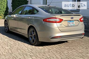 Седан Ford Fusion 2015 в Ровно