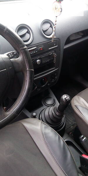 Хэтчбек Ford Fusion 2008 в Воловце