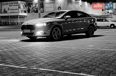 Седан Ford Fusion 2015 в 