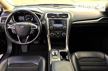 Седан Ford Fusion 2017 в 