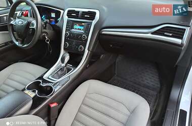 Седан Ford Fusion 2015 в 
