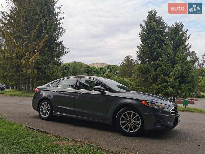 Седан Ford Fusion 2018 в Рівному