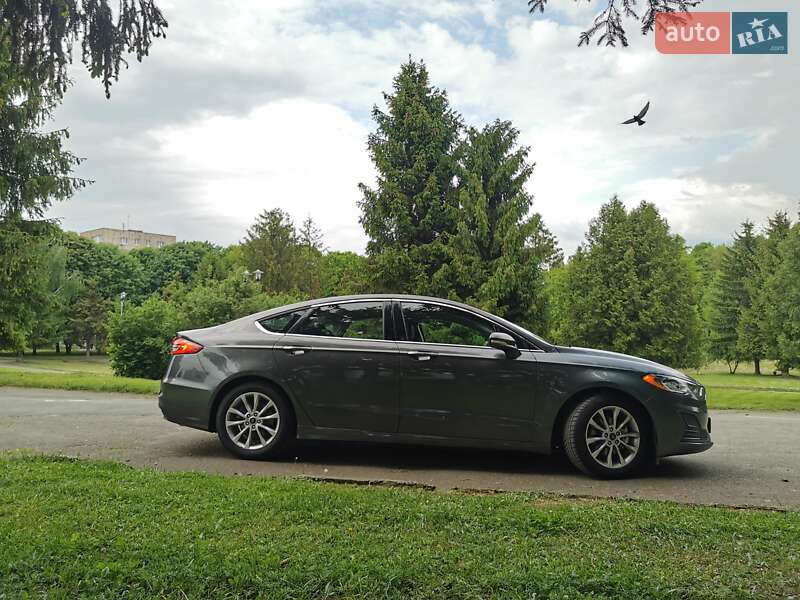 Седан Ford Fusion 2018 в Рівному