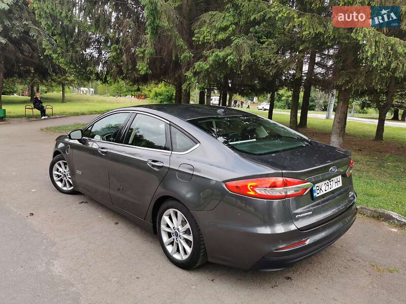 Седан Ford Fusion 2018 в Ровно