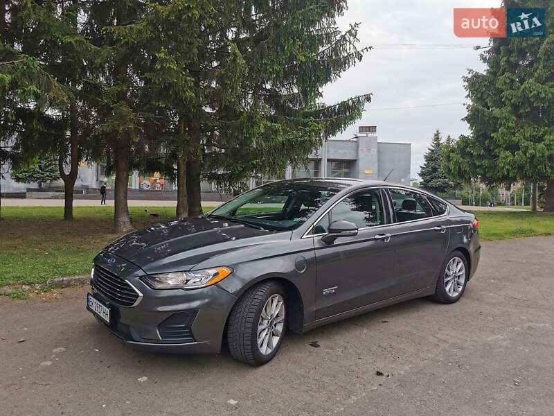 Седан Ford Fusion 2018 в Ровно