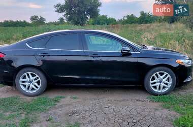 Седан Ford Fusion 2015 в 