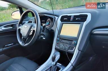 Седан Ford Fusion 2015 в 