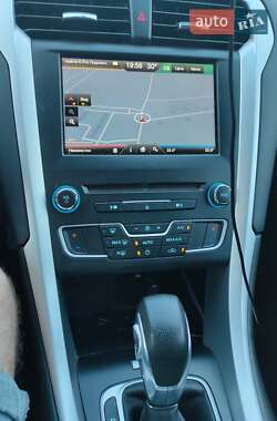 Седан Ford Fusion 2015 в 