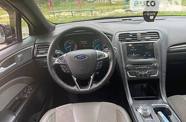 Седан Ford Fusion 2017 в 