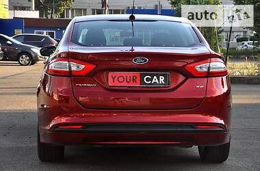 Седан Ford Fusion 2015 в 