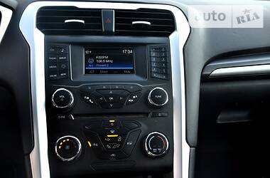 Седан Ford Fusion 2015 в 