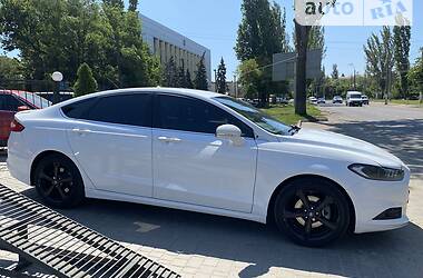Седан Ford Fusion 2016 в 