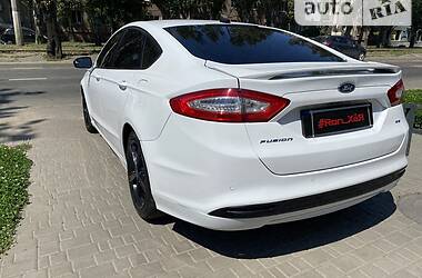 Седан Ford Fusion 2016 в 