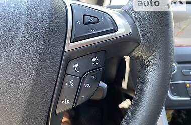 Седан Ford Fusion 2016 в 