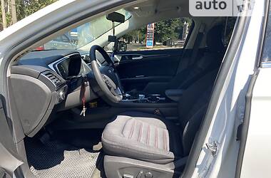 Седан Ford Fusion 2016 в 