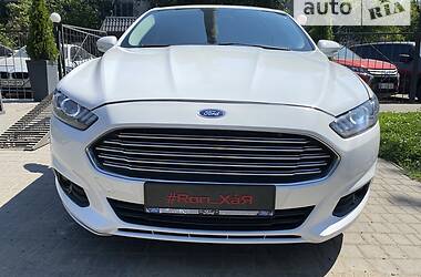 Седан Ford Fusion 2016 в 