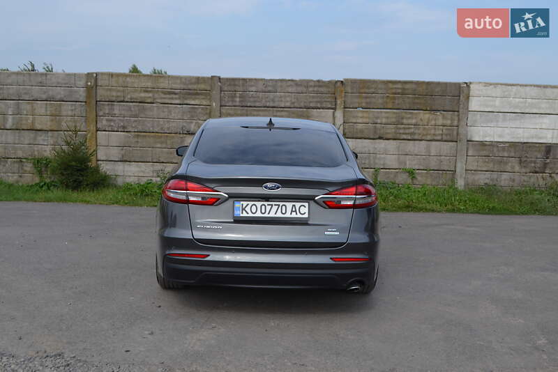 Седан Ford Fusion 2020 в Иршаве