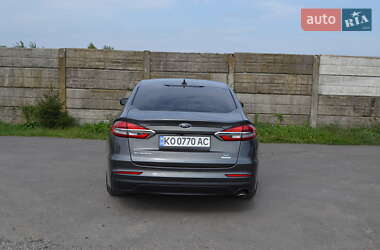 Седан Ford Fusion 2020 в Иршаве