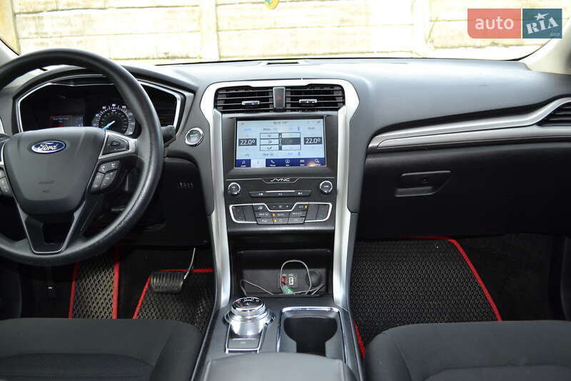 Седан Ford Fusion 2020 в Иршаве