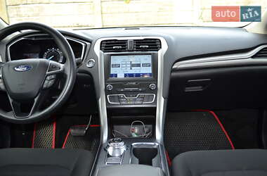 Седан Ford Fusion 2020 в 