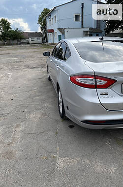 Седан Ford Fusion 2015 в 