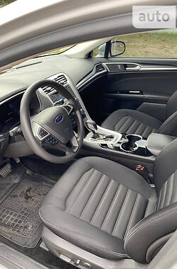 Седан Ford Fusion 2015 в 