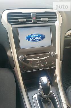 Седан Ford Fusion 2015 в Стрию