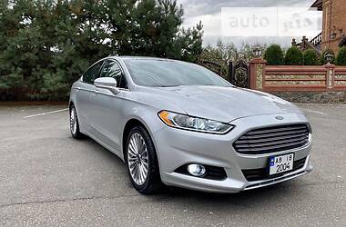 Седан Ford Fusion 2015 в Вишневом