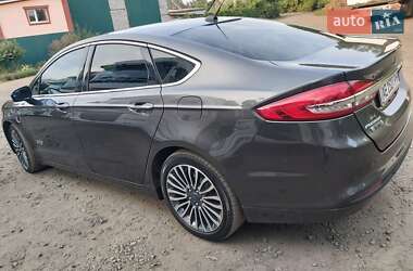 Седан Ford Fusion 2017 в 