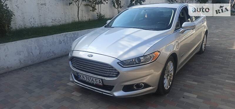 Седан Ford Fusion 2013 в 