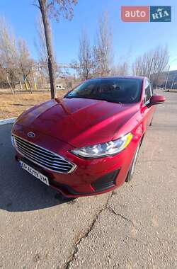 Седан Ford Fusion 2019 в 