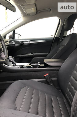 Седан Ford Fusion 2013 в 