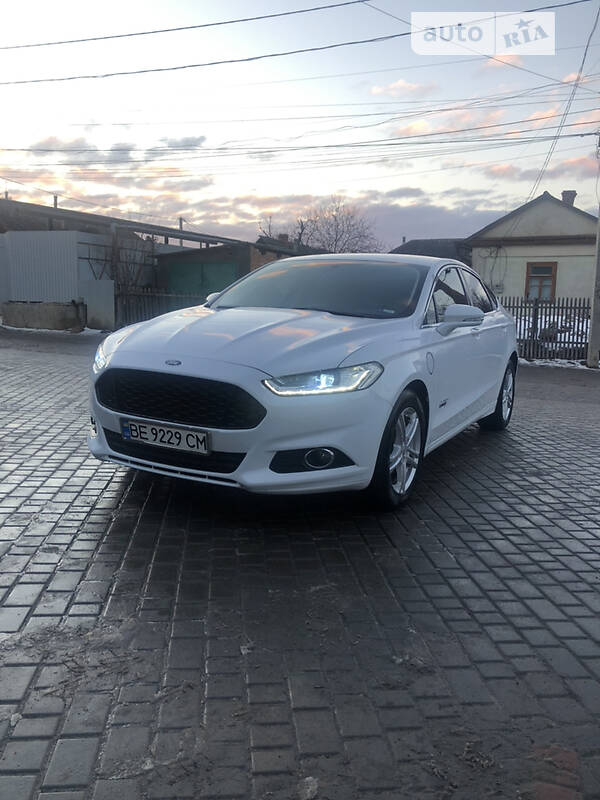 Седан Ford Fusion 2016 в 