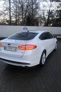 Седан Ford Fusion 2016 в 