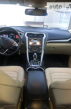 Седан Ford Fusion 2016 в 