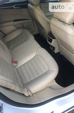 Седан Ford Fusion 2016 в 