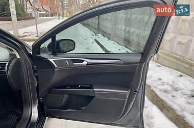 Седан Ford Fusion 2015 в 