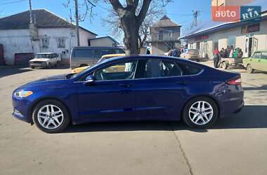 Седан Ford Fusion 2015 в Южному