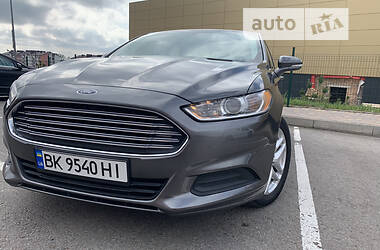 Седан Ford Fusion 2015 в Ровно