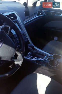 Седан Ford Fusion 2015 в 