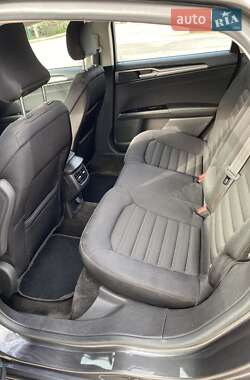 Седан Ford Fusion 2015 в 