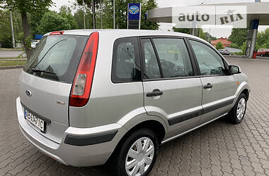 Хэтчбек Ford Fusion 2006 в 