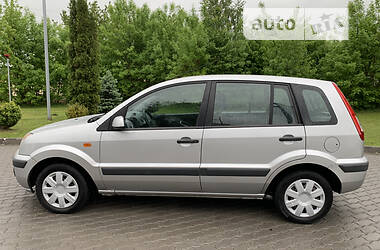 Хэтчбек Ford Fusion 2006 в 