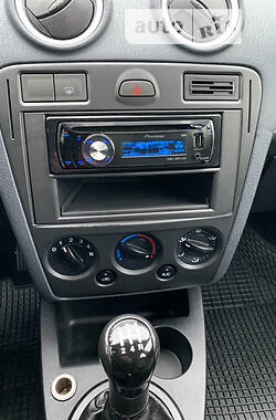 Хэтчбек Ford Fusion 2006 в 
