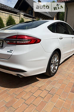 Седан Ford Fusion 2017 в 