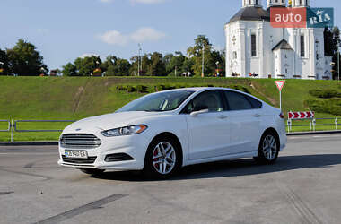Седан Ford Fusion 2015 в 