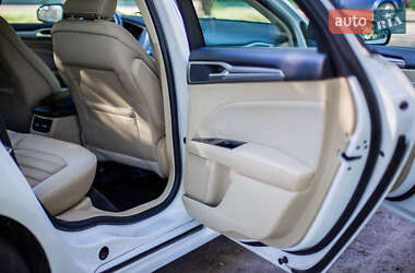Седан Ford Fusion 2015 в 