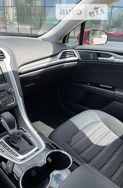 Седан Ford Fusion 2015 в 