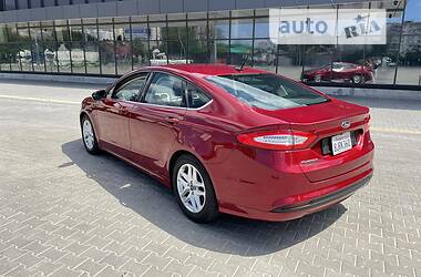 Седан Ford Fusion 2015 в 