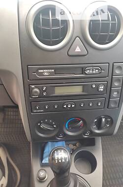 Хэтчбек Ford Fusion 2003 в 